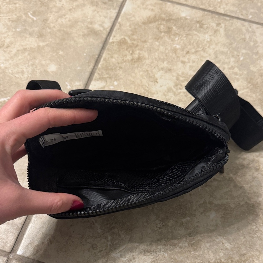 lululemon athletica Black Belt Bag - Picture 4 of 5